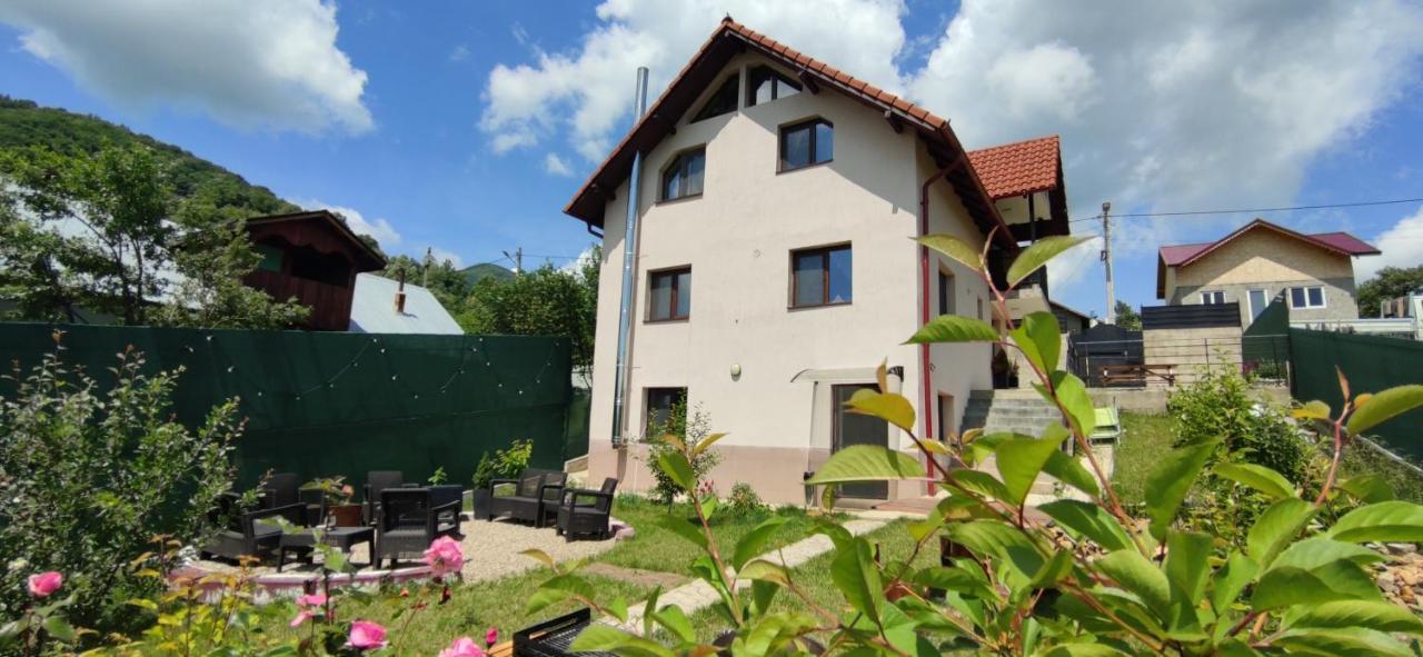 Oscar Residence Nehoiu Exterior foto